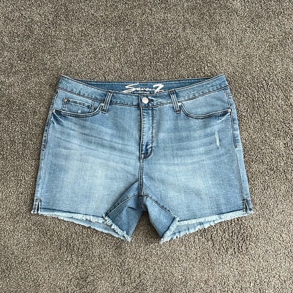 Seven7 Weekend Short - Picture 1 of 2